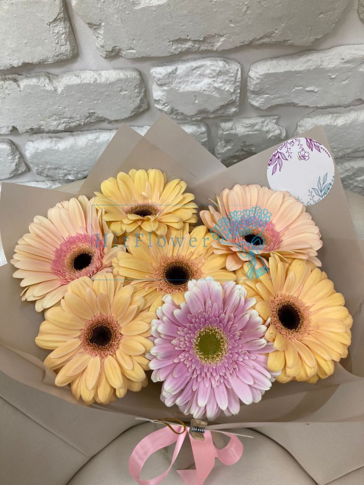 Букет цветов Праздничный Букет цветов из: Герберы